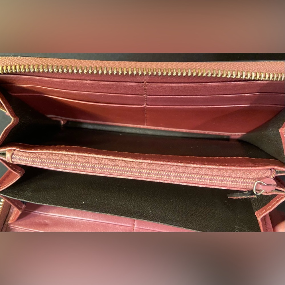 π₯SALE GUCCI ~ Micro GG ~ Patent Leather ~ Raspberry ~ Zip Around π - Picture 10 of 16